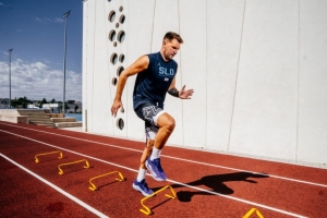 开云在线直播-东契奇42″垂直弹跳？他并未参加联合试训 但训练师表示比18年高