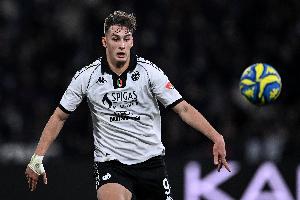 开云官网-国米外租前锋F-埃斯波西托本赛季意乙打进16球，射手榜并列第二位