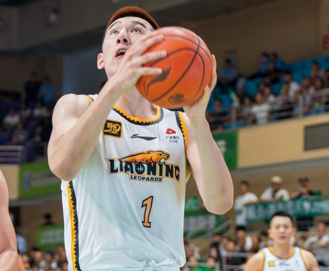 开云体育-辽篮大胜墨尔本老虎！3连胜勇夺四国赛冠军，付豪生日夜24分建功