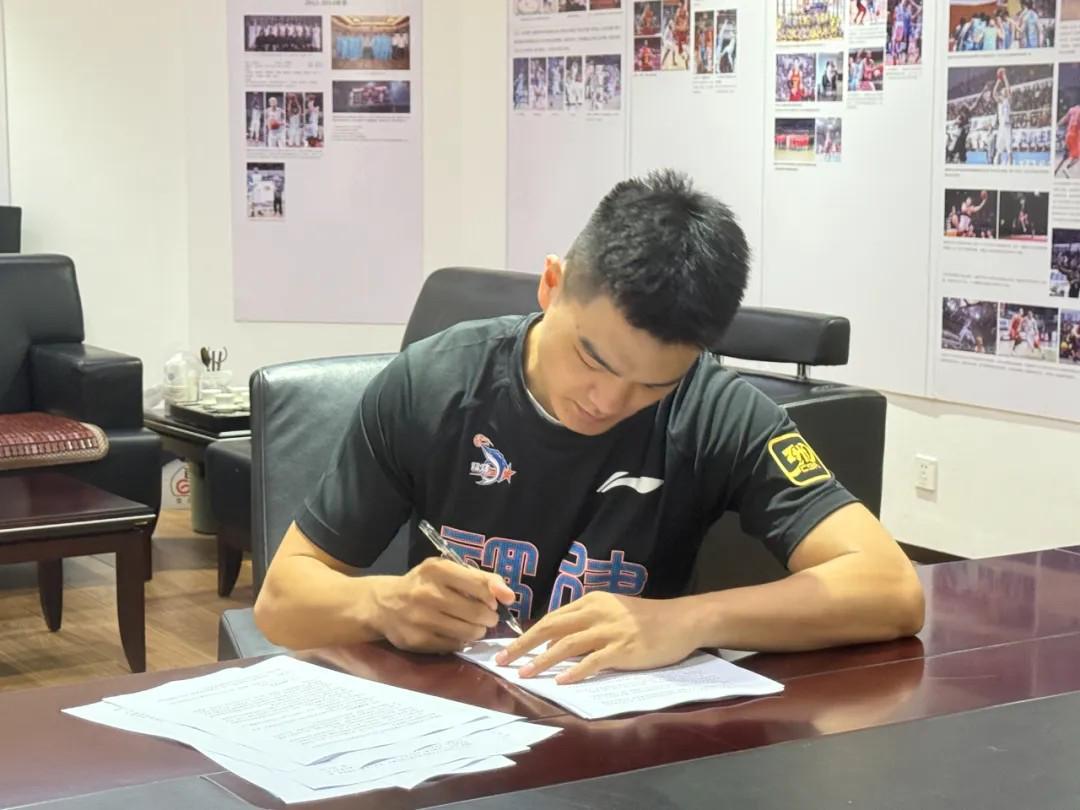 开云体育-官方：福建男篮与后卫黎伊扬完成续约