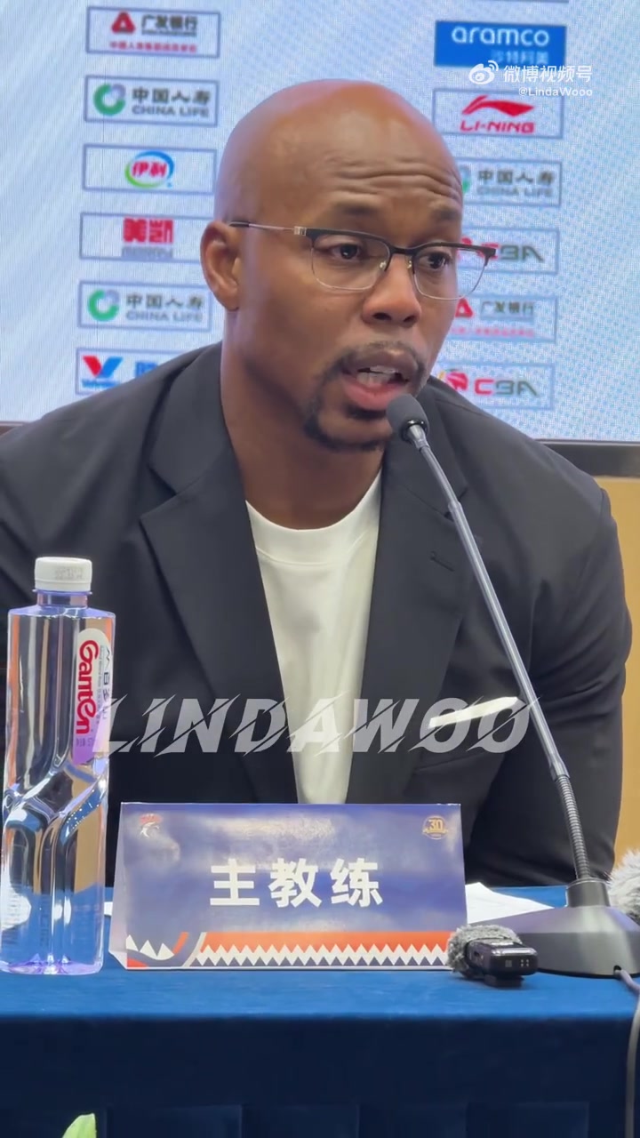 开云在线直播-广州主帅米切尔：徐昕/艾伦/威金顿等人出现伤病 潜力赛人都不够