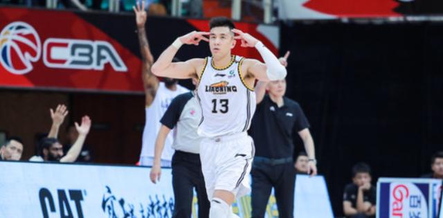 开云在线直播-果断、冷静、坚定 郭艾伦完美表现助辽宁起死回生